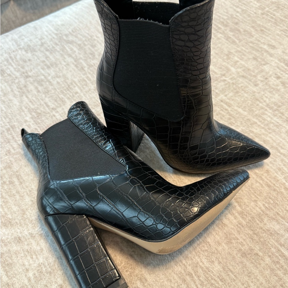 Chic Black Croc-Embossed Ankle Booties